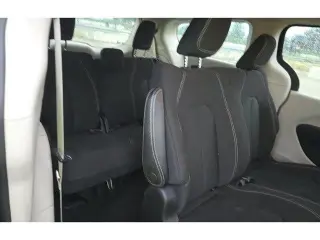 Chrysler Voyager 2021 L 4dr Mini-Van