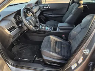 Mitsubishi Outlander 2023 4x4 SE 4p SUV