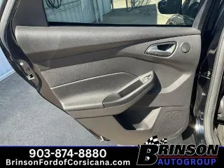 Ford Focus 2018 SEL 4p Hatchback