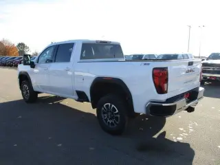 GMC Sierra 2500HD 2023 4x4 SLE 4p Camioneta Cabina Completa SB