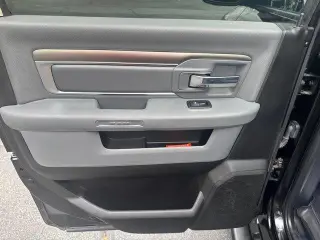 Ram 1500 2018 4x4 SLT 4p Cab Camioneta 5.5 ft. SB