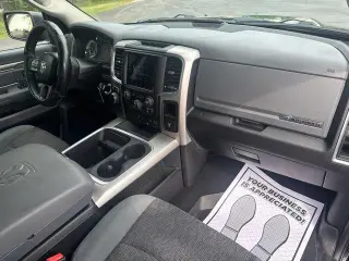 Ram 1500 2018 4x4 SLT 4p Cab Camioneta 5.5 ft. SB