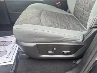 Ram 1500 2018 4x4 SLT 4p Cab Camioneta 5.5 ft. SB