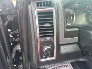 Ram 1500 2018 4x4 SLT 4p Cab Camioneta 5.5 ft. SB