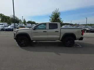 Chevrolet Colorado 2024 4x4 Trail Boss 4p Crew Cab 5 ft. SB