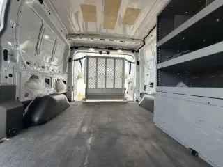 Ford Transit 2019 150 3 puertas SWB techo bajo furgón de carga con puertas laterales del lado del pasajero 60/40