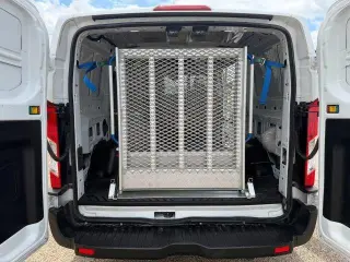 Ford Transit 2019 150 3 puertas SWB techo bajo furgón de carga con puertas laterales del lado del pasajero 60/40
