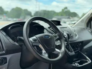 Ford Transit 2019 150 3 puertas SWB techo bajo furgón de carga con puertas laterales del lado del pasajero 60/40
