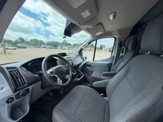 Ford Transit 2019 150 3 puertas SWB techo bajo furgón de carga con puertas laterales del lado del pasajero 60/40
