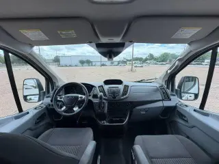 Ford Transit 2019 150 3 puertas SWB techo bajo furgón de carga con puertas laterales del lado del pasajero 60/40