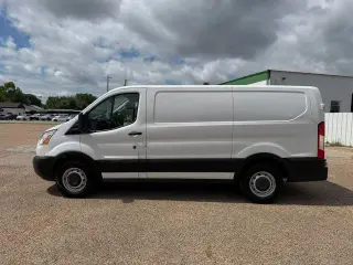 Ford Transit 2019 150 3 puertas SWB techo bajo furgón de carga con puertas laterales del lado del pasajero 60/40