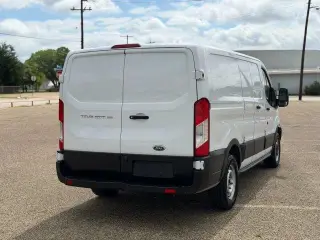 Ford Transit 2019 150 3 puertas SWB techo bajo furgón de carga con puertas laterales del lado del pasajero 60/40