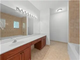 Propiedad de alquiler con 3 dormitorios y 3.5 baños en Miami
