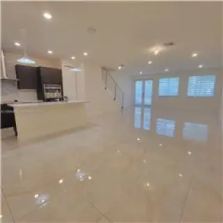Propiedad de alquiler con 3 dormitorios y 2.5 baños en Doral
