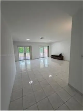 Propiedad de alquiler con 3 dormitorios y 2 baños en Miami