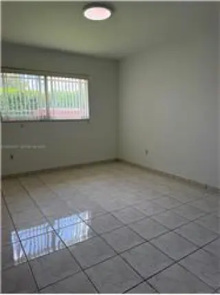 Propiedad de alquiler con 3 dormitorios y 2 baños en Miami