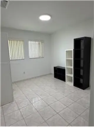 Propiedad de alquiler con 3 dormitorios y 2 baños en Miami