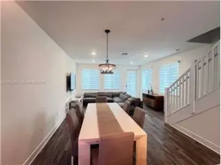 Propiedad en alquiler con 3 habitaciones y 2.5 baños en Doral
