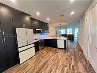 Propiedad en alquiler con 3 habitaciones y 2.5 baños en Doral