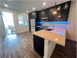 Propiedad en alquiler con 3 habitaciones y 2.5 baños en Doral