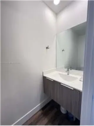 Propiedad en alquiler con 3 habitaciones y 2.5 baños en Doral