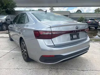 Volkswagen Jetta 2025 SE 4dr Sedán