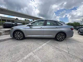 Volkswagen Jetta 2025 SE 4dr Sedán