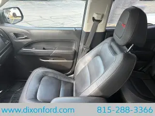 GMC Canyon 2022 4x4 AT4 4p Cab de tripulacion con cabina doble 5 ft. SB (Tela)