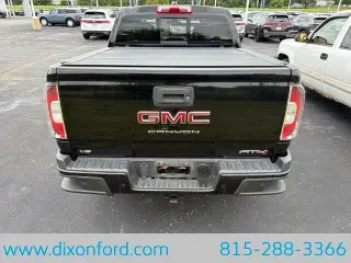GMC Canyon 2022 4x4 AT4 4p Cab de tripulacion con cabina doble 5 ft. SB (Tela)