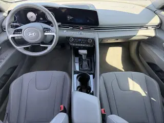 Hyundai ELANTRA 2025 SEL Confort 4p Sedan