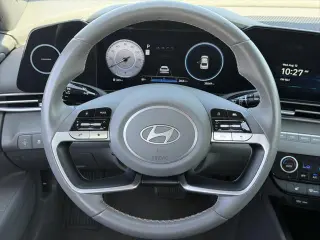 Hyundai ELANTRA 2025 SEL Confort 4p Sedan