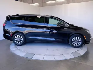 Chrysler Pacifica Híbrido enchufable 2024 Road Tripper 4dr Mini-Van