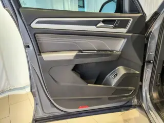Volkswagen Atlas Cross Sport 2023 AWD SEL R-Line Black 4Motion 4dr SUV