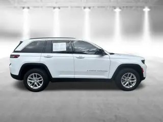 Jeep Grand Cherokee 2024 4x2 Laredo A 4dr SUV