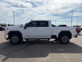 GMC Sierra 2500HD 2022 4x4 SLE 4dr Cabina de tripulación