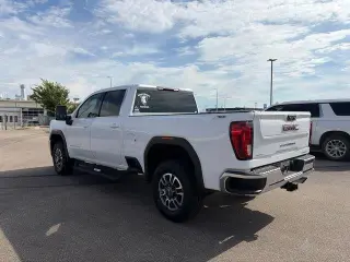GMC Sierra 2500HD 2022 4x4 SLE 4dr Cabina de tripulación