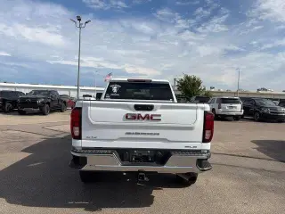 GMC Sierra 2500HD 2022 4x4 SLE 4dr Cabina de tripulación