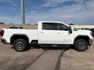 GMC Sierra 2500HD 2022 4x4 SLE 4dr Cabina de tripulación