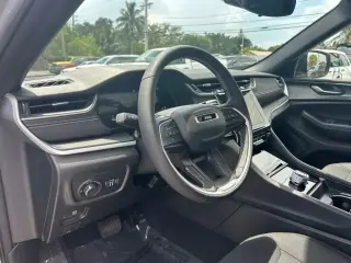 Jeep Grand Cherokee 2024 4x4 Laredo 4p SUV