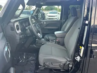 Jeep Wrangler 2025 4x4 Sahara 4dr SUV