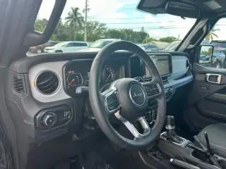 Jeep Wrangler 2025 4x4 Sahara 4dr SUV