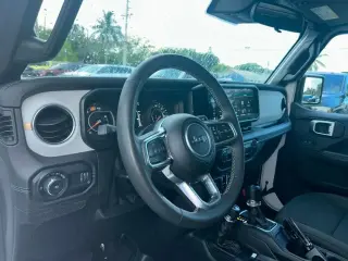 Jeep Wrangler 2025 4x4 Sahara 4dr SUV