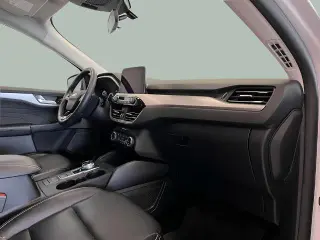 Ford Escape 2022 con tracción en las cuatro ruedas y SEL, SUV de cuatro puertas