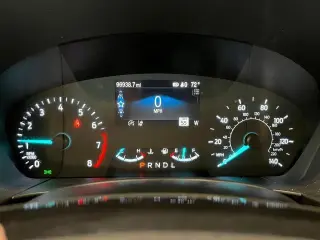 Ford Escape 2022 con tracción en las cuatro ruedas y SEL, SUV de cuatro puertas