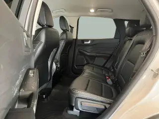 Ford Escape 2022 con tracción en las cuatro ruedas y SEL, SUV de cuatro puertas