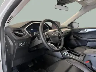 Ford Escape 2022 con tracción en las cuatro ruedas y SEL, SUV de cuatro puertas