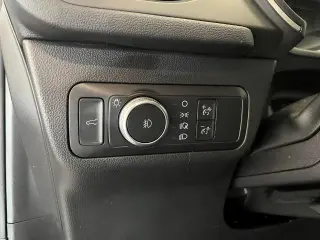 Ford Escape 2022 con tracción en las cuatro ruedas y SEL, SUV de cuatro puertas