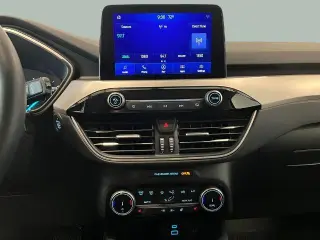 Ford Escape 2022 con tracción en las cuatro ruedas y SEL, SUV de cuatro puertas