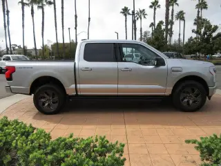 Ford F-150 Lightning 2023 AWD XLT 4dr SuperCrew 5.5 ft. SB