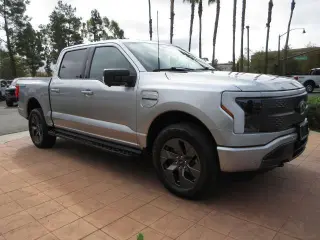 Ford F-150 Lightning 2023 AWD XLT 4dr SuperCrew 5.5 ft. SB